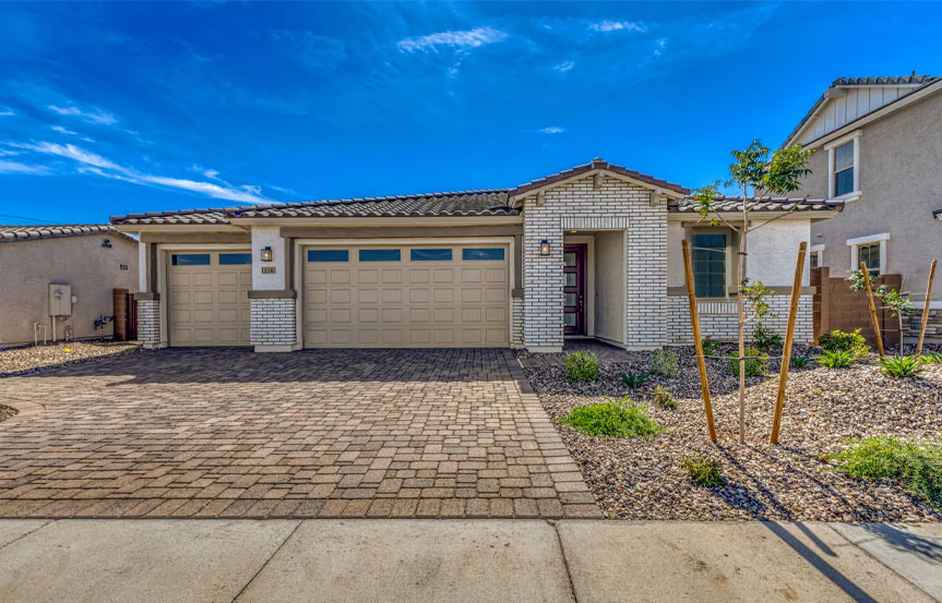 12361 W Parkway Ln Exterior